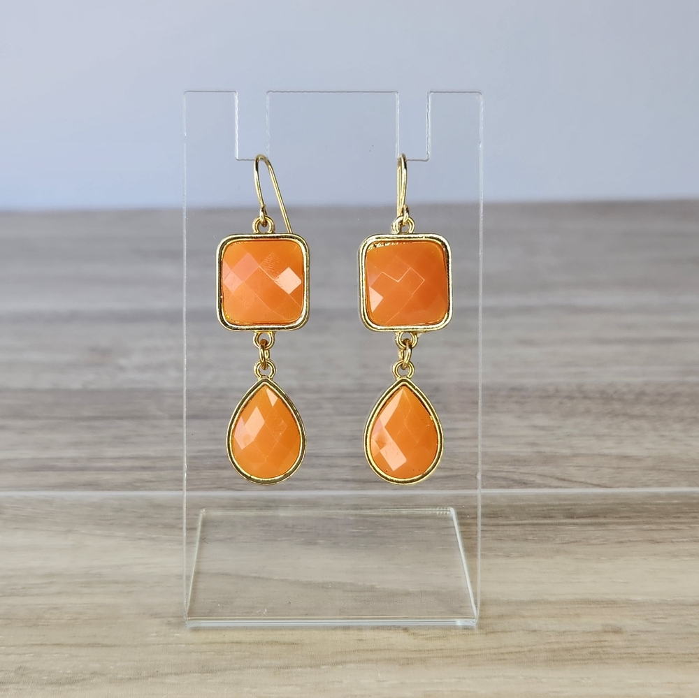 VINTAGE Gold Tone Dangle Earrings Peach Carnelian Square and Teardrop Gemstones
